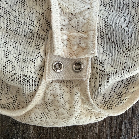 Lizwear | Scoop Neck Lace Bodysuit - Picture 3 of 9